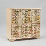 1020 1369 CHEST OF DRAWERS